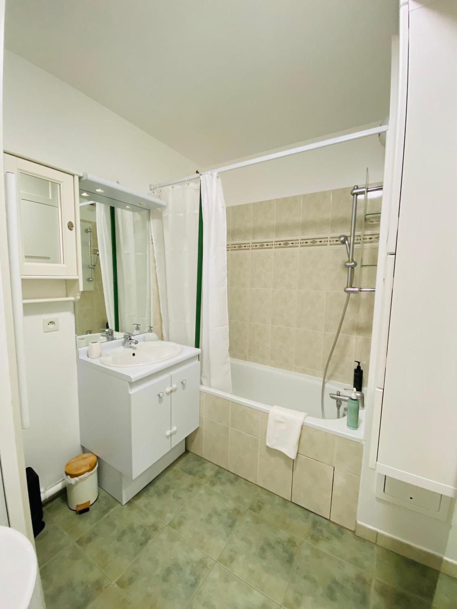Charmant Appartement 3 Pieces Proche Rer & Disney モンテヴラン エクステリア 写真